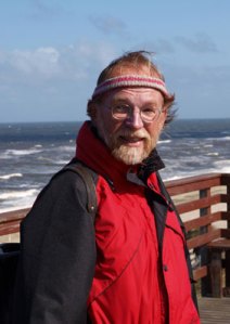 Dr. Ekkehard Klatt, Jahrgang 1952, hat in Kiel und in Edinburgh Naturwissenschaften studiert. Seit seiner Promotion 1980 arbeitet Dr. Klatt als Geologe und selbständiger Reiseleiter.